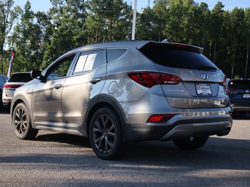 Used 2018 Hyundai Santa Fe Sport FWD image 3