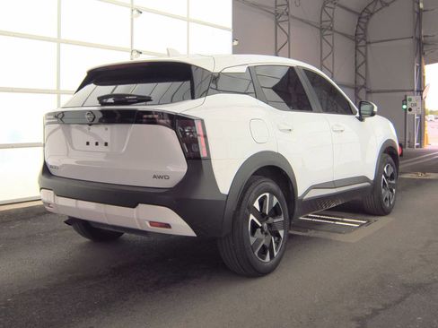 Used 2025 Nissan Kicks SV image 2