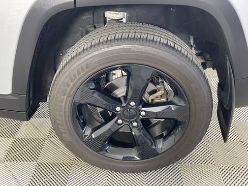 Used 2023 Jeep Grand Cherokee Altitude AWD/4WD image 19