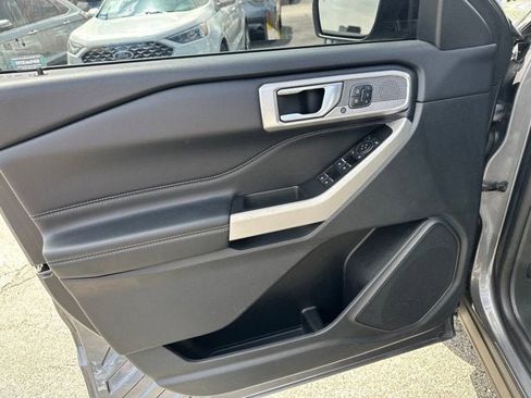 Used 2022 Ford Explorer Limited w/ Equipment Group 301A AWD/4WD image 12