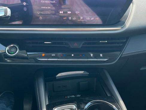 Used 2025 Buick Envision Avenir AWD/4WD image 25