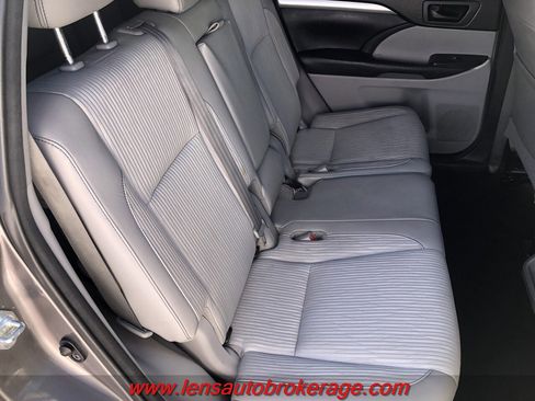 Used 2017 Toyota Highlander Plus image 21