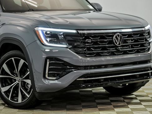 Used 2025 Volkswagen Atlas SEL Premium R-Line AWD/4WD image 2