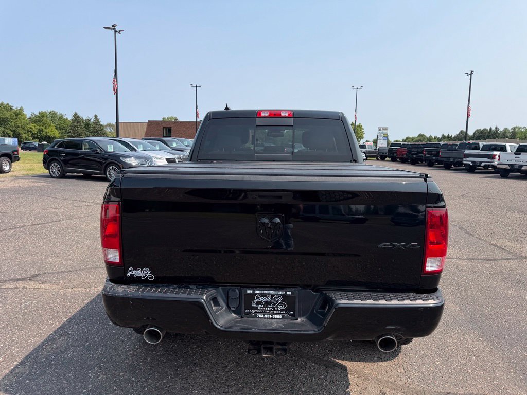 Used 2019 RAM 1500 Classic SLT w/ Black Appearance Group AWD/4WD image 6
