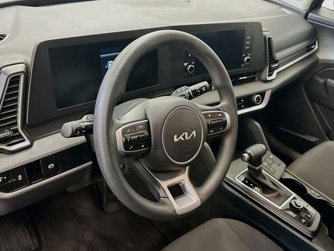Used 2025 Kia Sportage LX image 18