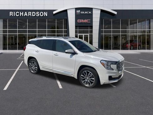 Used 2024 GMC Terrain Denali w/ Denali Premium Package AWD/4WD image 9