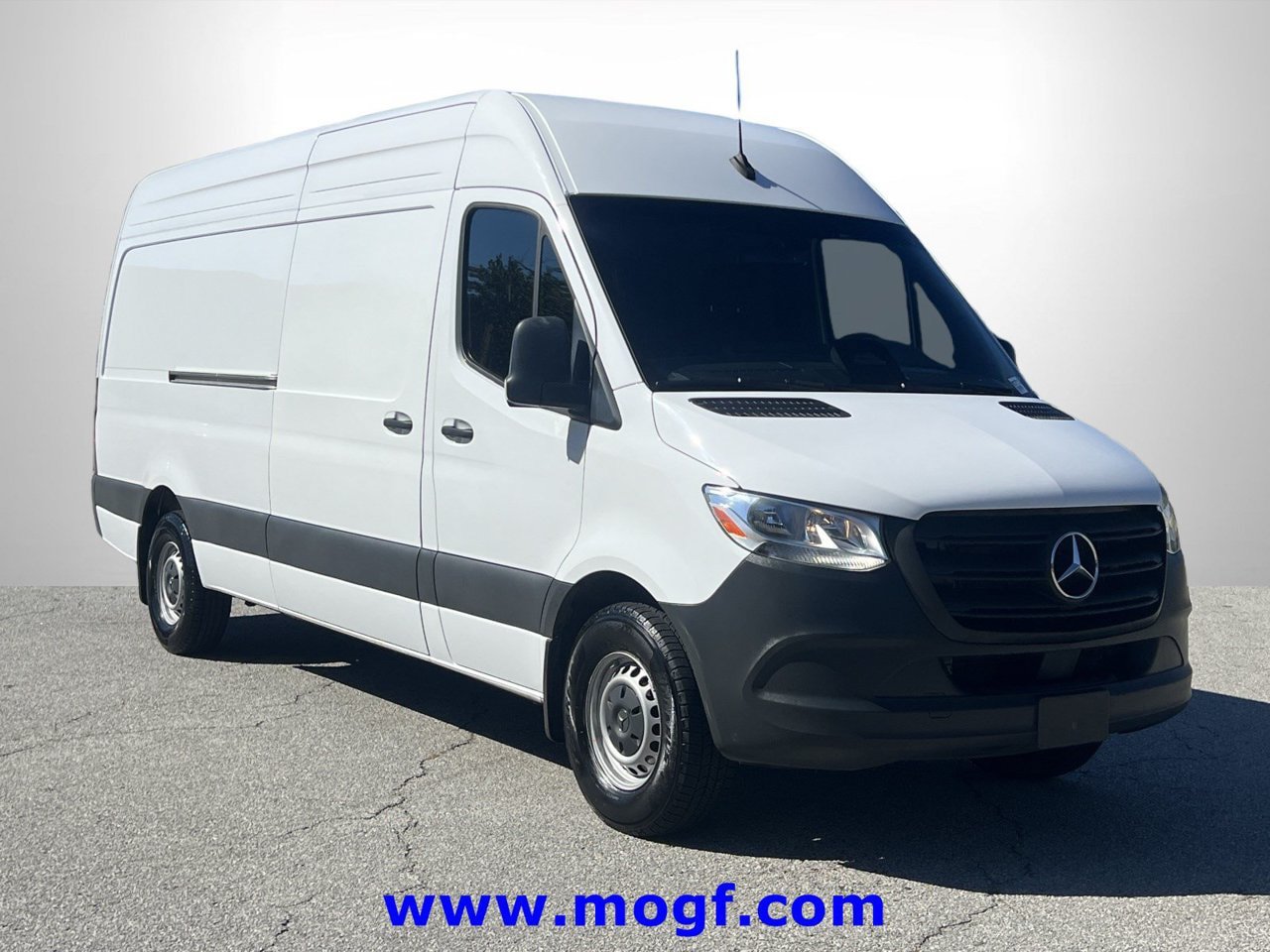Used 2025 Mercedes-Benz Sprinter 2500 image 4