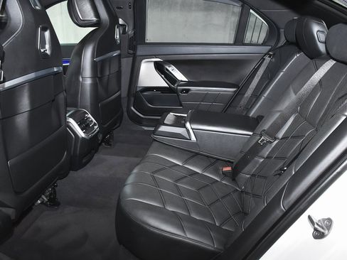 Used 2024 BMW 740i xDrive 740i xDrive image 81