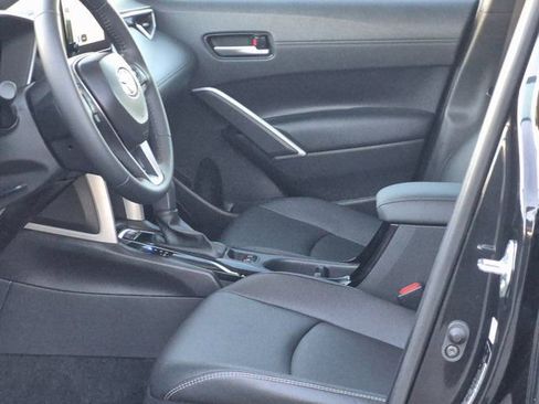 Used 2025 Toyota Corolla Cross XLE w/ Convenience Package image 15