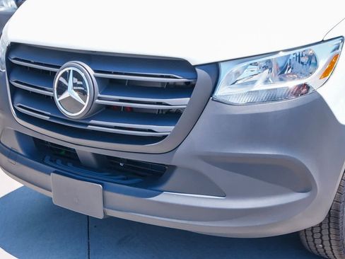 New 2024 Mercedes-Benz eSprinter 170 Cargo image 8