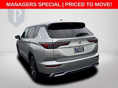 Used 2025 Mitsubishi Outlander SE FWD image 8