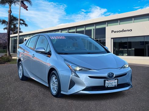 Used 2017 Toyota Prius Three Touring image 1
