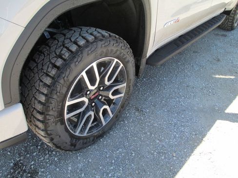 New 2026 GMC Sierra 1500 AT4 w/ AT4 Premium Package AWD/4WD image 13