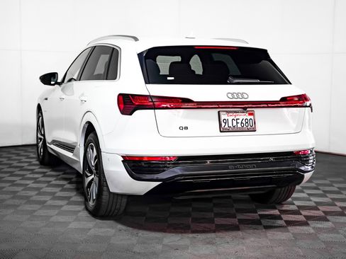 Used 2024 Audi Q8 e-tron Premium Plus image 2