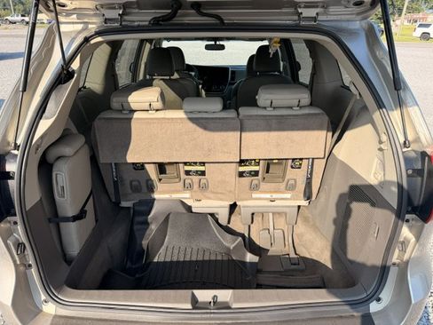Used 2016 Toyota Sienna XLE Premium FWD image 15