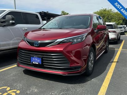Used 2025 Toyota Sienna LE w/ LE Plus Package