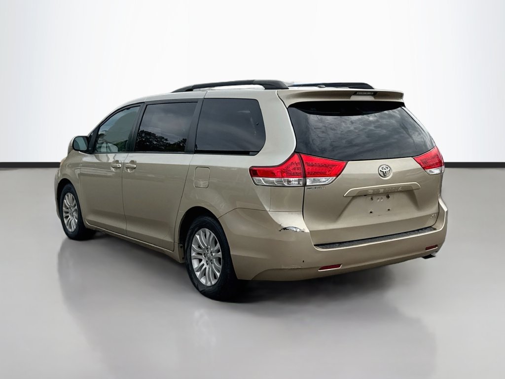 Used 2013 Toyota Sienna XLE FWD image 5