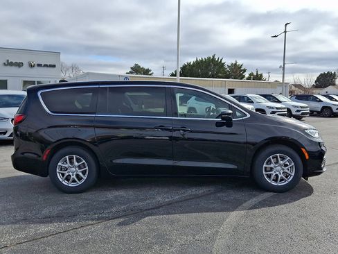New 2026 Chrysler Pacifica Select image 7