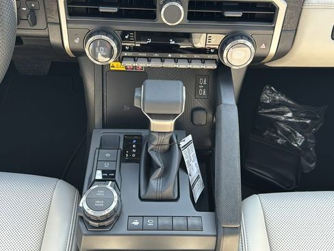 New 2026 Toyota Tacoma Limited AWD/4WD image 31