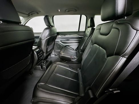 Used 2023 Jeep Grand Cherokee L Limited AWD/4WD image 28