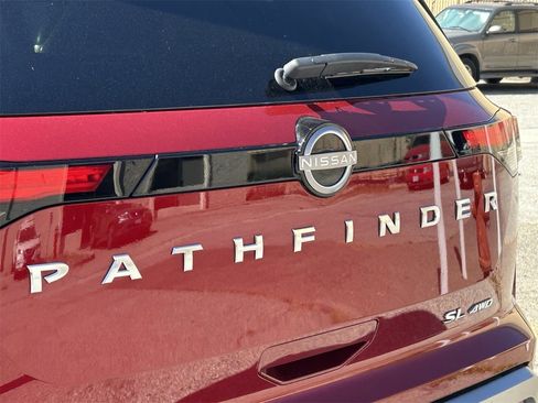 Certified 2023 Nissan Pathfinder SL image 5