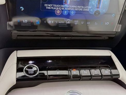 New 2026 Lincoln Navigator Premiere AWD/4WD image 17