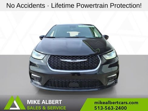 Used 2024 Chrysler Pacifica Touring-L FWD image 2