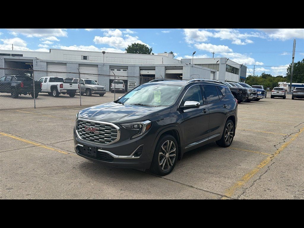 Used 2019 GMC Terrain Denali w/ GMC Pro Grade Package AWD/4WD image 2
