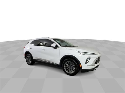 New 2025 Buick Envision Preferred image 2