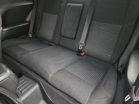 Used 2016 Dodge Challenger SXT RWD image 29