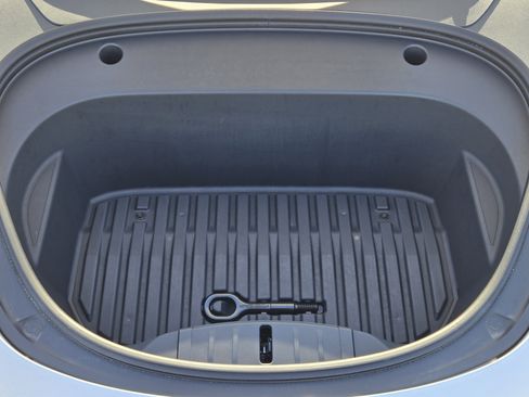 Used 2023 Tesla Model 3 Standard Range image 33