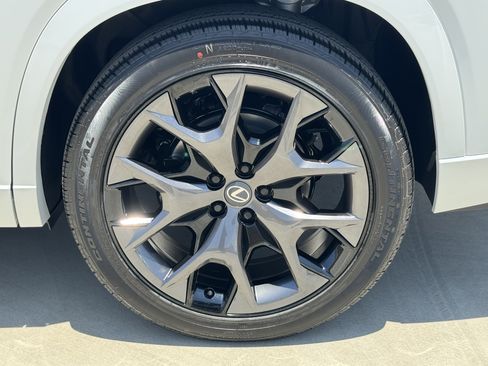 New 2026 Lexus TX 500h AWD image 16