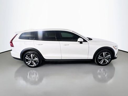 Used 2023 Volvo V60 B5 Cross Country Plus AWD/4WD image 9