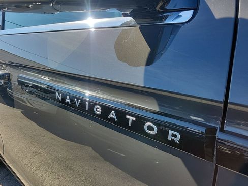 Used 2025 Lincoln Navigator Black Label image 11