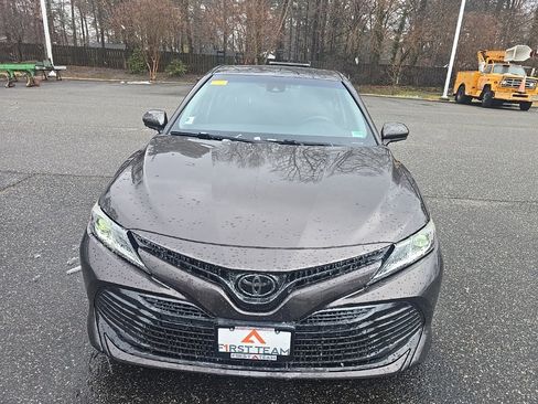 Used 2020 Toyota Camry LE image 2