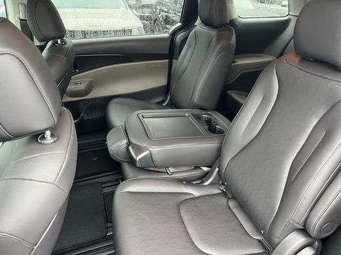 New 2026 Kia Carnival LXS image 15