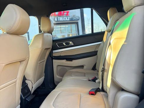 Used 2017 Ford Explorer XLT w/ Equipment Group 202A image 13