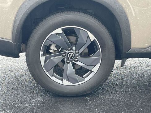 Used 2025 Nissan Rogue SV FWD image 9