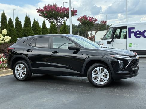 Used 2024 Chevrolet Trax LS FWD image 3