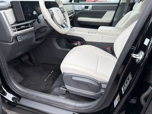 Used 2025 Hyundai Santa Fe SE FWD image 9