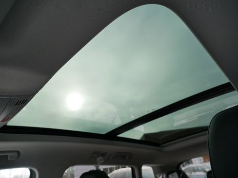 New 2026 Volkswagen Taos SE image 8