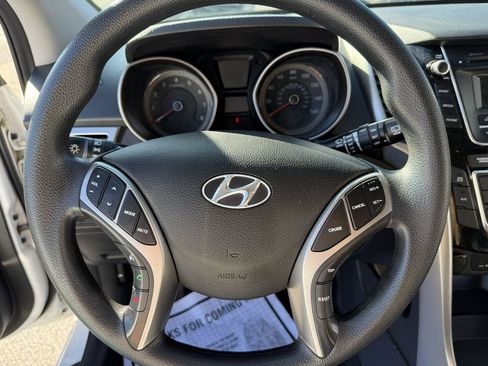 Used 2017 Hyundai Elantra GT FWD image 16