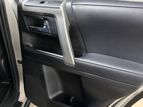 Used 2017 Toyota 4Runner SR5 RWD image 22