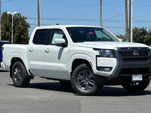 New 2025 Nissan Frontier SV w/ SV Convenience Package image 2