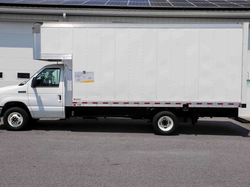 Used 2024 Ford E-450 and Econoline 450 Super Duty w/ Driver's Safety Package RWD image 6
