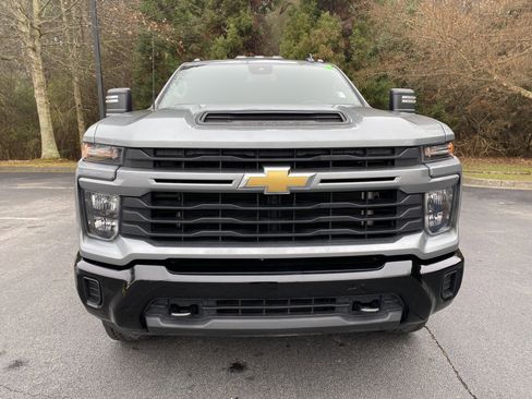 Used 2024 Chevrolet Silverado 2500 Custom w/ Custom Convenience Package image 3