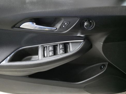 Used 2017 Chevrolet Cruze LT image 19