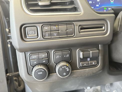 Used 2022 Chevrolet Tahoe LT w/ LT Signature Package image 10