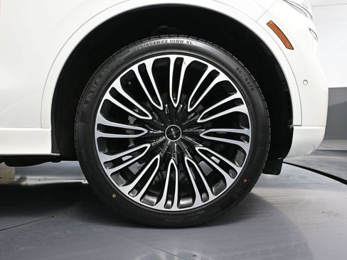 Used 2023 Lincoln Aviator Black Label w/ Dynamic Handling Package AWD/4WD image 16