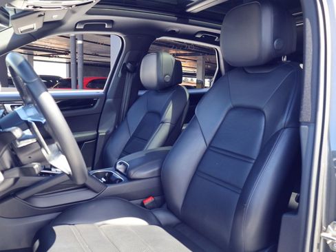 Certified 2023 Porsche Cayenne Platinum Edition AWD/4WD image 5